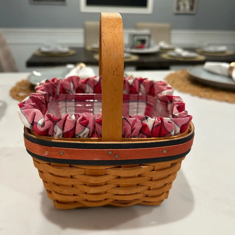 2001 Longaberger All-American Collection Strawberry Basket